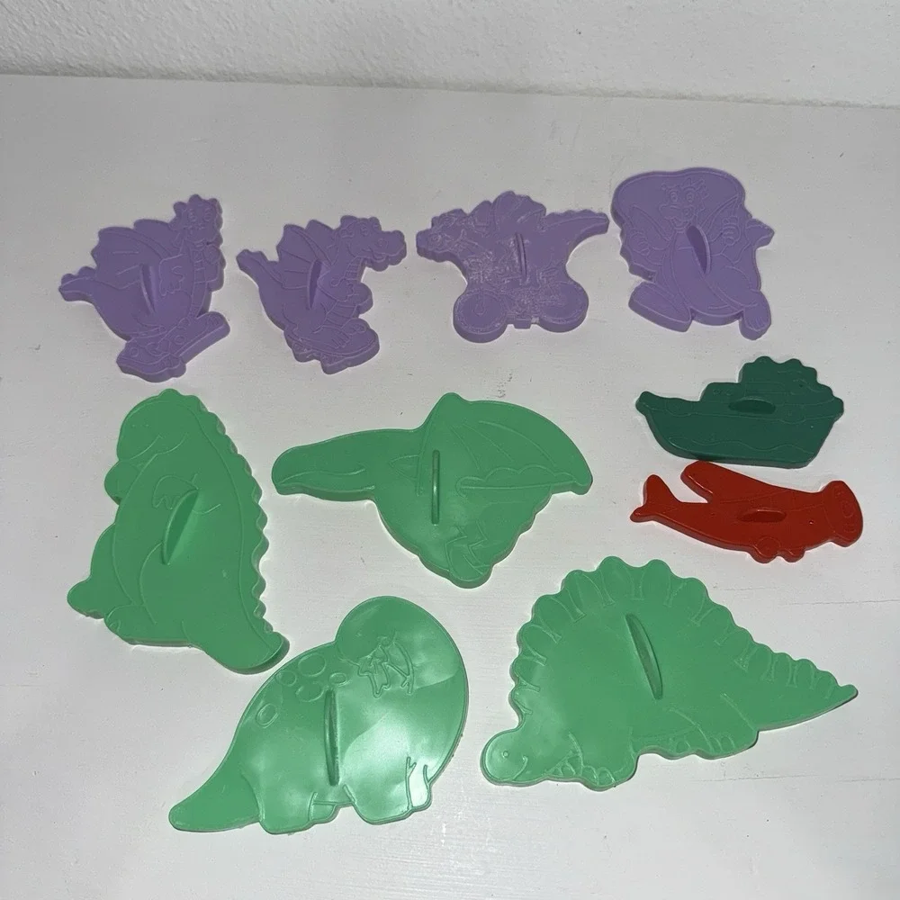 Wilson Vintage Plastic Cookie Cutters Dinosaurs Dragons Boat‎ and Plane 1988-90